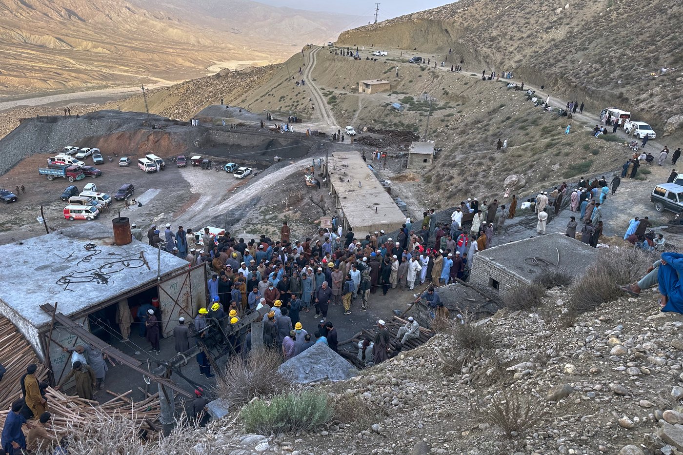 Coal mine blast in Pakistan kills at least 32 miners and traps 10 others | iNFOnews.ca Coal mine blast in Pakistan kills at least 32 miners and traps 10 others | iNFOnews.ca