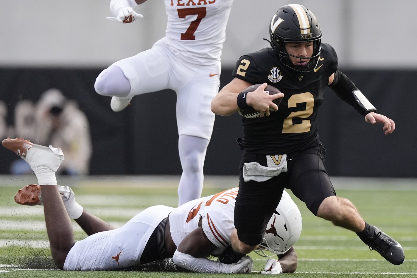 Quinn Ewers throws for 3 TDs as No. 5 Texas beats No. 25 Vanderbilt 27-24 in 'culture' win | iNFOnews.ca Quinn Ewers throws for 3 TDs as No. 5 Texas beats No. 25 Vanderbilt 27-24 in 'culture' win | iNFOnews.ca
