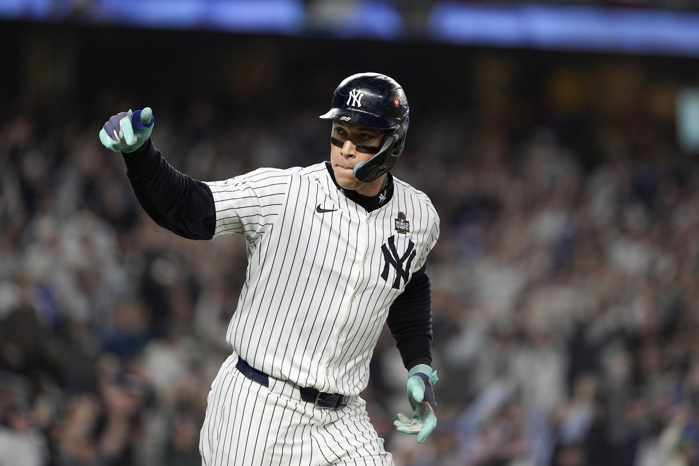 Aaron Judge breaks out of slump with 1st World Series home run for Yankees | iNFOnews.ca