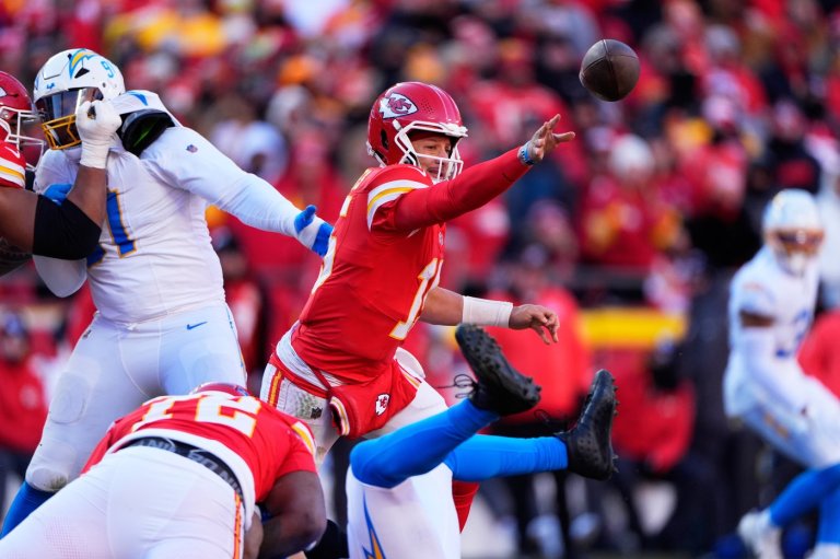 NFL playoffs to miss Mahomes, Brady and Manning for first time since 1998 season | iNFOnews.ca