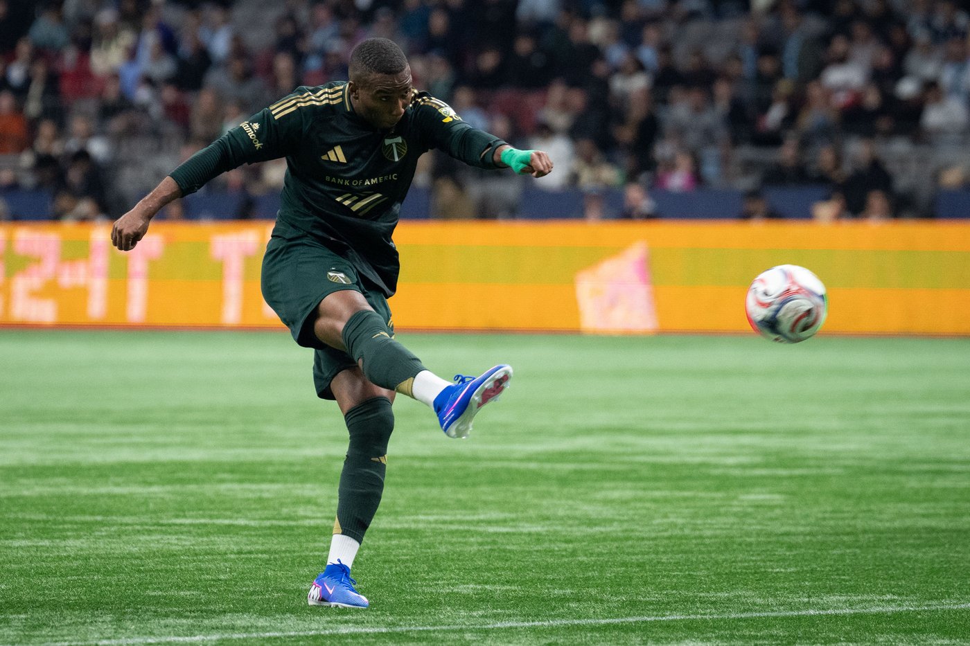 Two late goals lift Whitecaps to 3-2 come-from-behind victory over Timbers | iNFOnews.ca