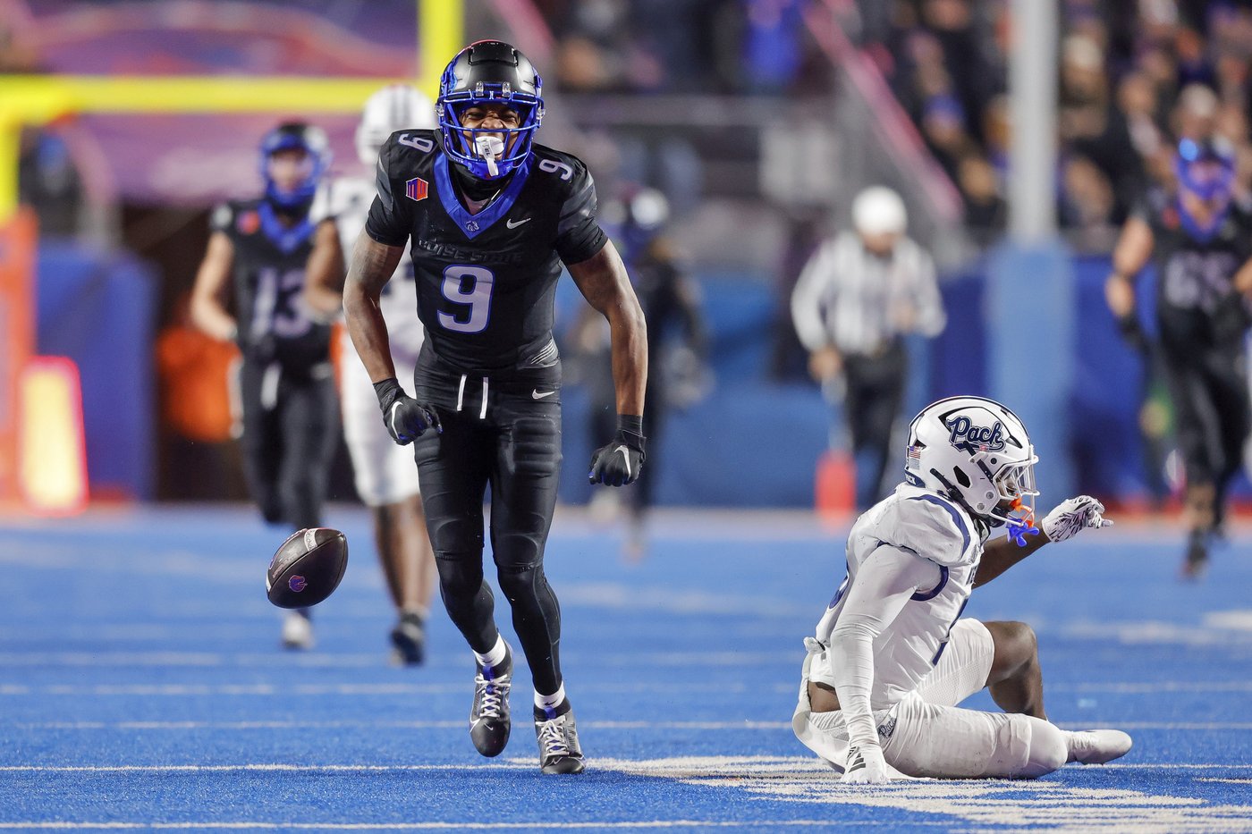 Ashton Jeanty runs for 209 yards and 3 TDs, No. 12 Boise State holds off Nevada 28-21 | iNFOnews.ca
