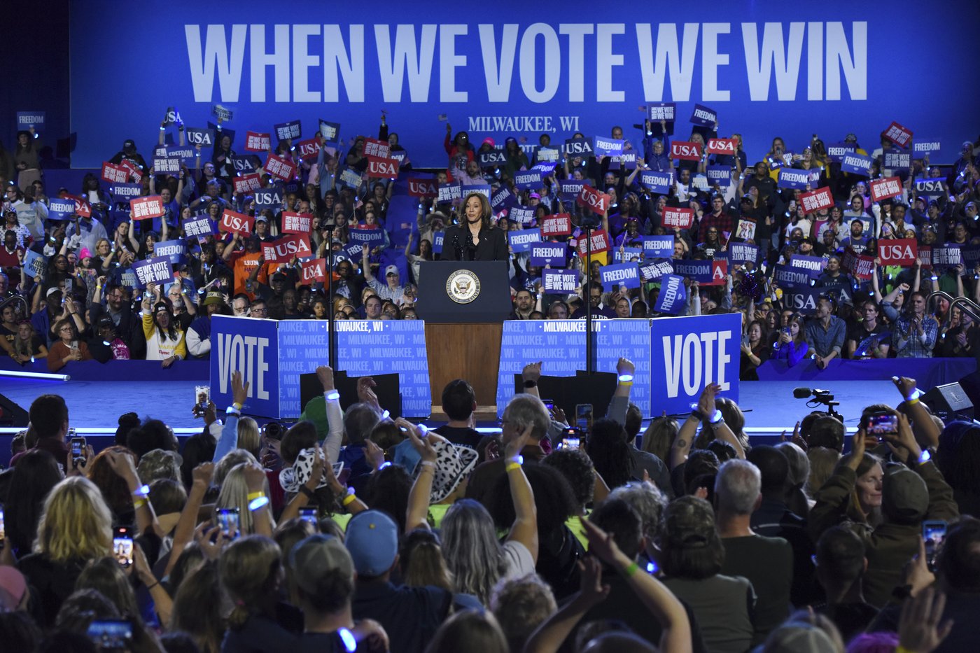 PHOTO COLLECTION: Election 2024 Campaign for President, November 1 | iNFOnews.ca