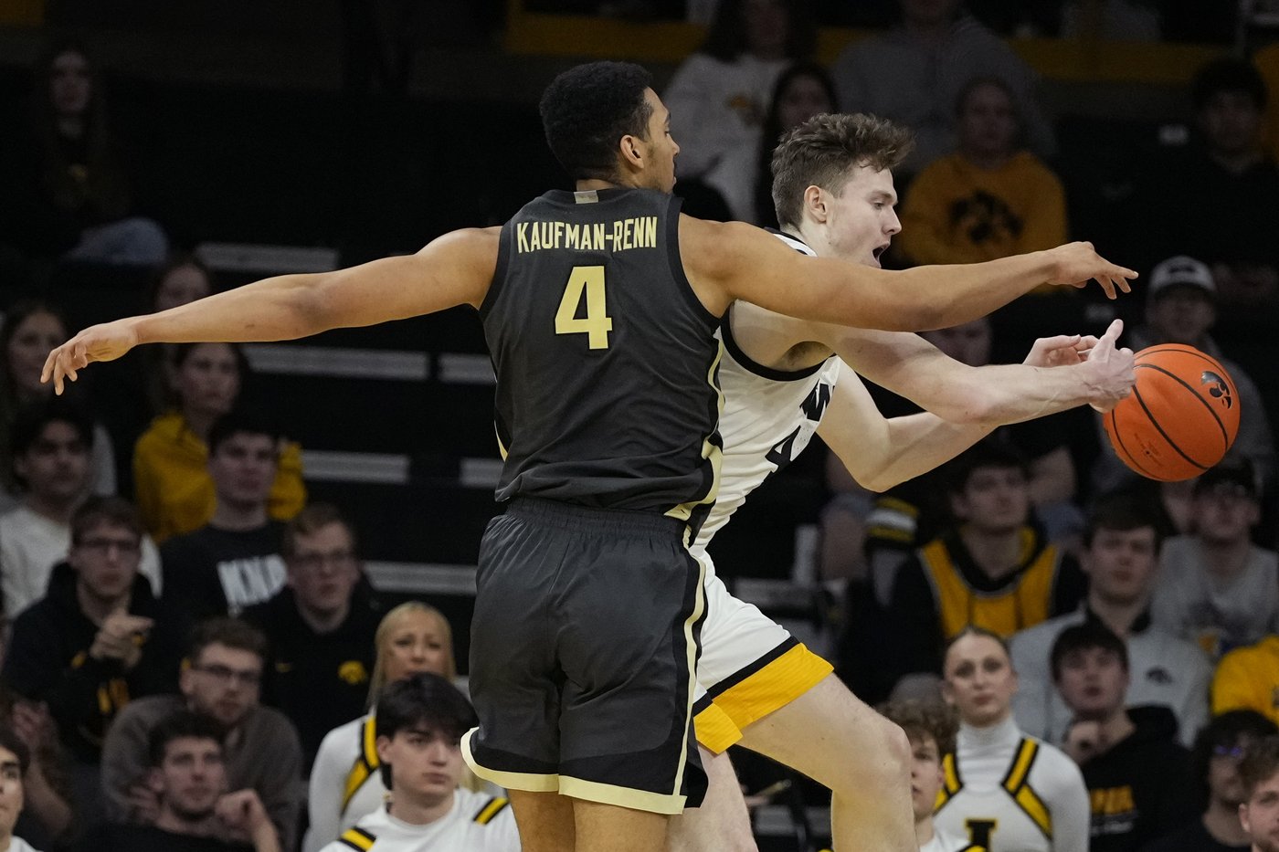 Smith, Kaufman-Renn lead No. 7 Purdue over Iowa, 90-81 | iNFOnews.ca