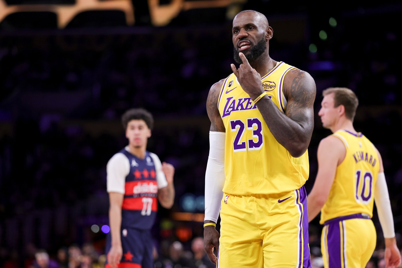 With Luka Doncic suspended, LeBron James' triple-double powers Lakers to 120-101 win over Wizards | iNFOnews.ca