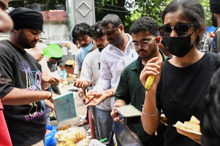 Supporters across India send food via delivery apps to sustain the 'Cockroach' protest | iNFOnews.ca