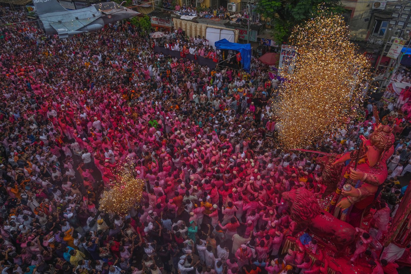 Photos show Indians marking final day of Ganesh Chaturthi that ends with sea immersion | iNFOnews.ca