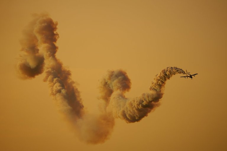 Aircraft and aerobatics dazzle at Bucharest air show, in photos | iNFOnews.ca