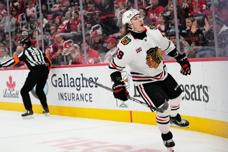 Connor Bedard scores, gets 2 assists to lead Blackhawks over Red Wings 5-1 | iNFOnews.ca