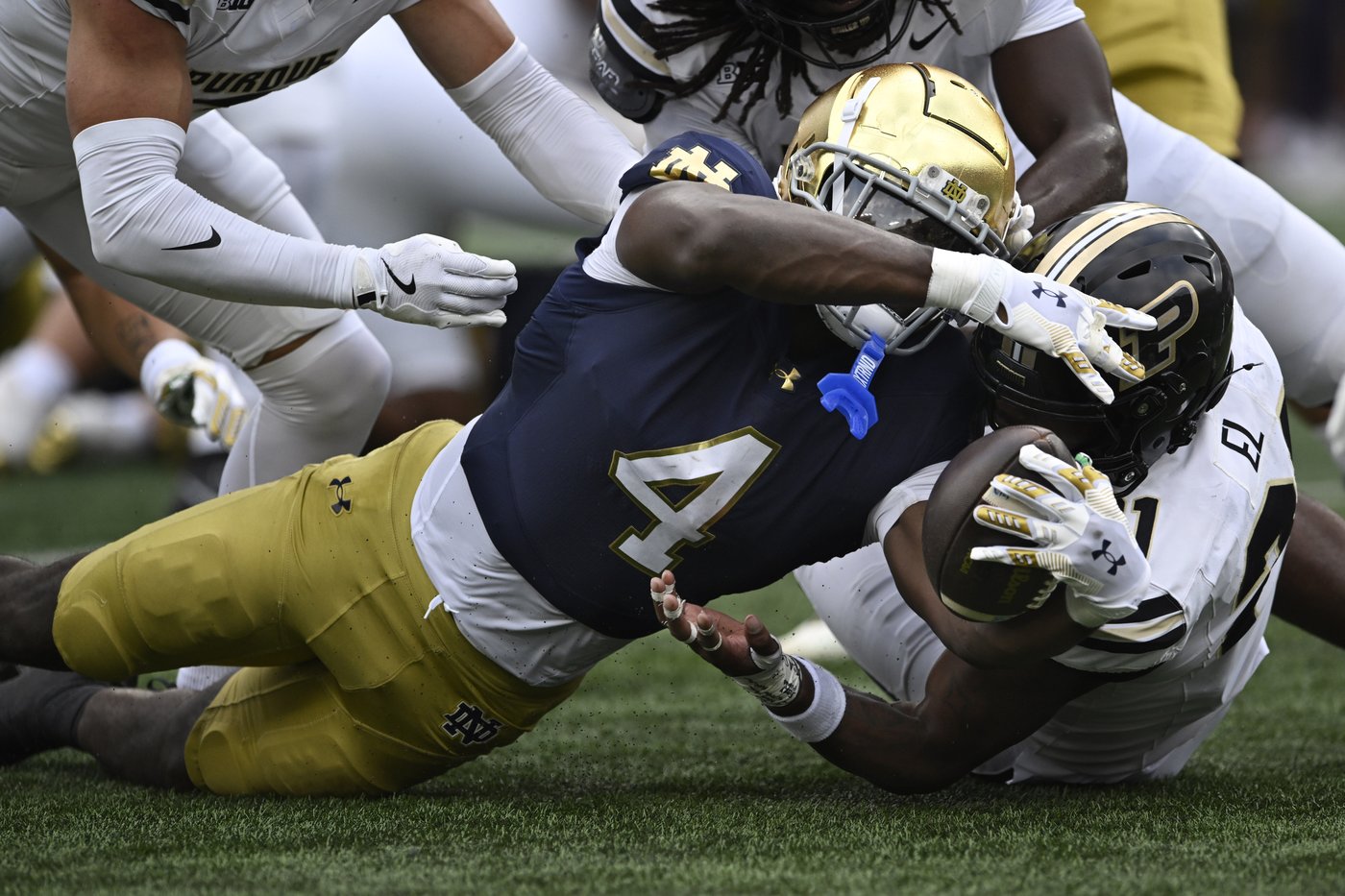 No. 22 Notre Dame content to grind it out with backfield tandem of Jadarian Price and Jeremiyah Love | iNFOnews.ca