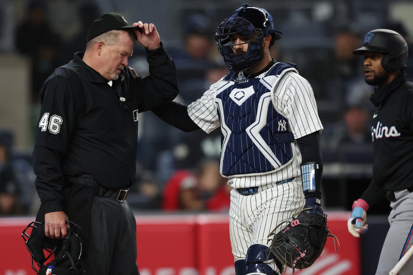 Umpire Ron Kulpa diagnosed with concussion after being hit on mask with foul ball | iNFOnews.ca Umpire Ron Kulpa diagnosed with concussion after being hit on mask with foul ball | iNFOnews.ca