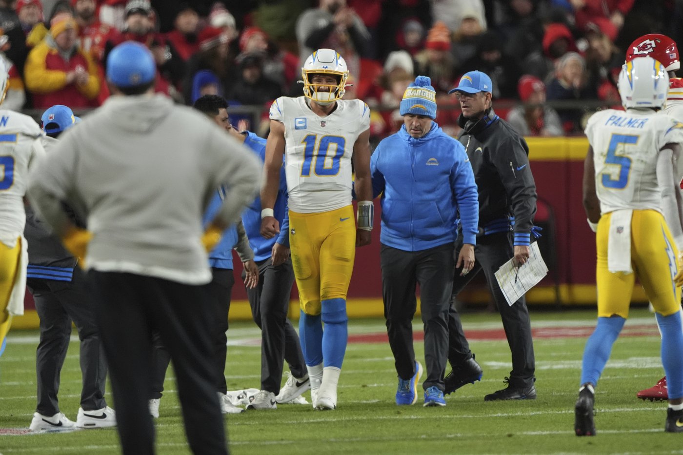Chiefs win 9th straight AFC West title, beating Chargers 19-17 on bank-shot field goal | iNFOnews.ca Chiefs win 9th straight AFC West title, beating Chargers 19-17 on bank-shot field goal | iNFOnews.ca