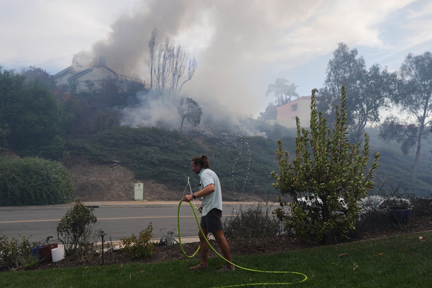 Firefighters gain ground on Southern California blaze, allowing thousands to return home | iNwheels Firefighters gain ground on Southern California blaze, allowing thousands to return home | iNwheels