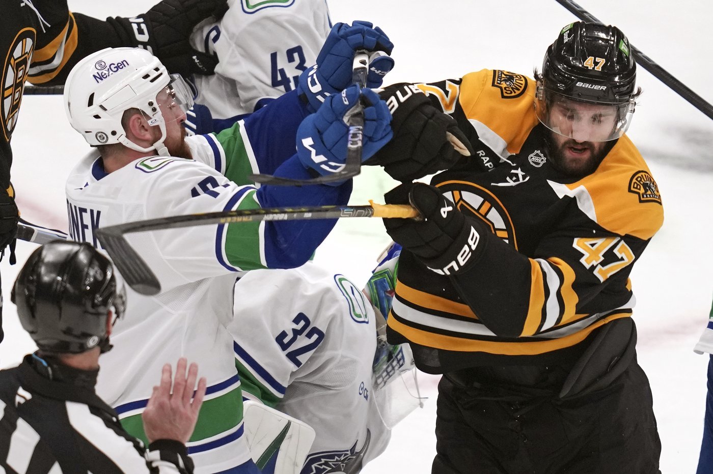 DeBrusk scores in return to Boston as Canucks shut out Bruins 2-0 behind Lankinen | iNFOnews.ca DeBrusk scores in return to Boston as Canucks shut out Bruins 2-0 behind Lankinen | iNFOnews.ca