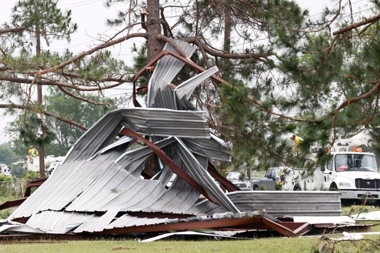 Tornado in northern Texas leaves at least 2 dead and destroys multiple homes | iNFOnews.ca