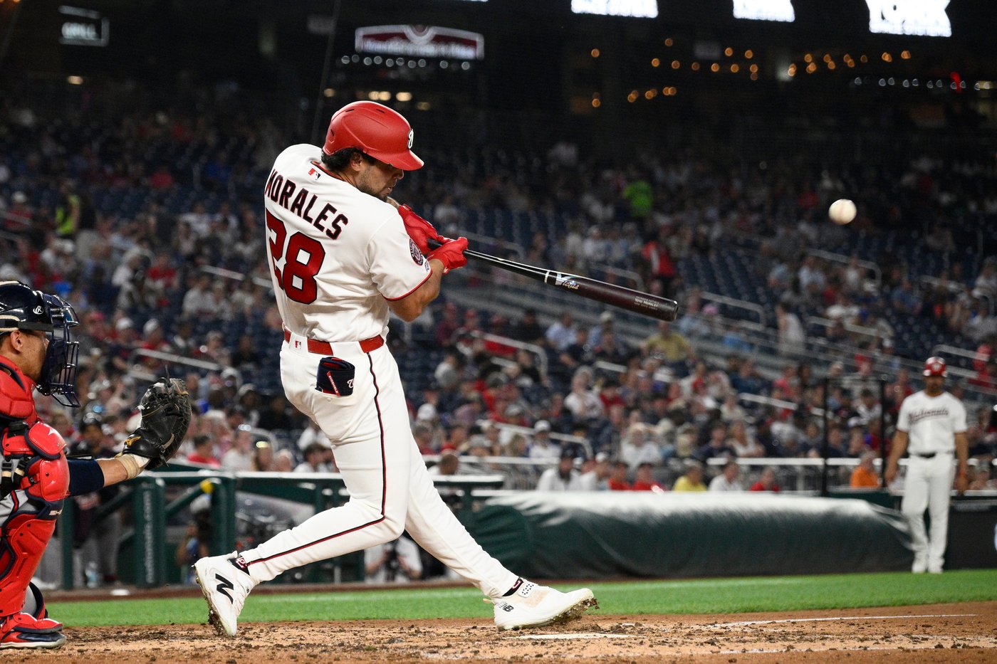 Yohandy Morales homers and has 3 hits in his debut as the Nationals top the Braves 9-5 | iNFOnews.ca
