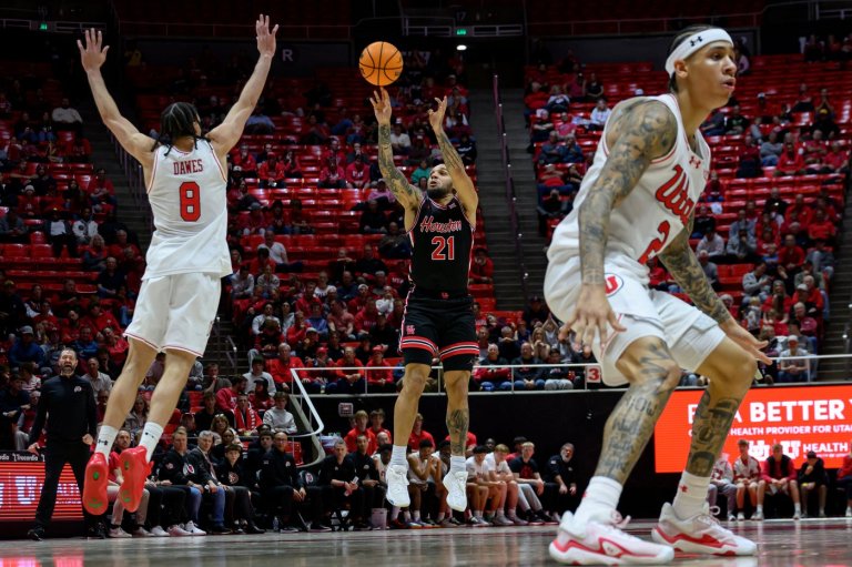 Sharp makes 8 3s and sets school career record as No. 3 Houston drubs Utah 66-52 | iNFOnews.ca