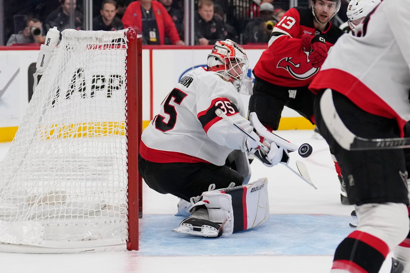 Tim Stützle helps Senators dump Devils 4-1 to keep hot start going | iNFOnews.ca