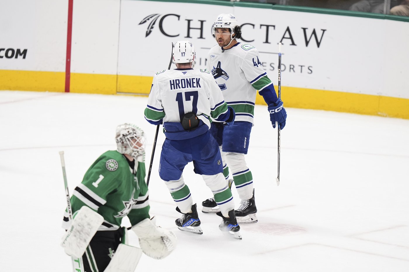 Canucks make NHL history with 3 goals in last minute of regulation, beat Stars 6-5 in OT | iNFOnews.ca Canucks make NHL history with 3 goals in last minute of regulation, beat Stars 6-5 in OT | iNFOnews.ca