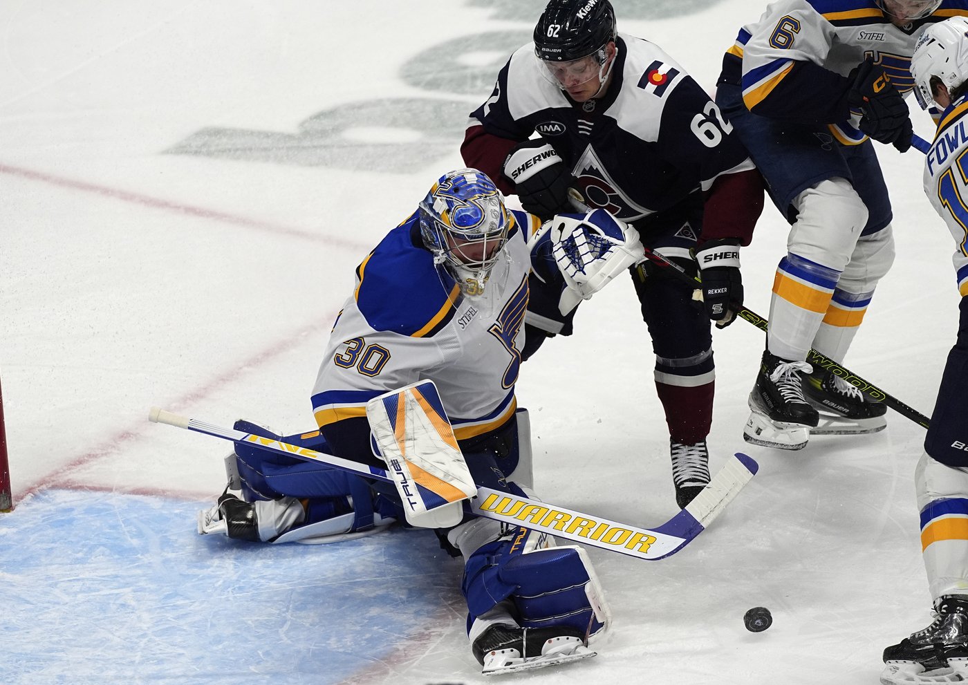 Drouin has 2 goals and an assist, Necas scores in home debut and Avalanche blank Blues 5-0 | iNFOnews.ca
