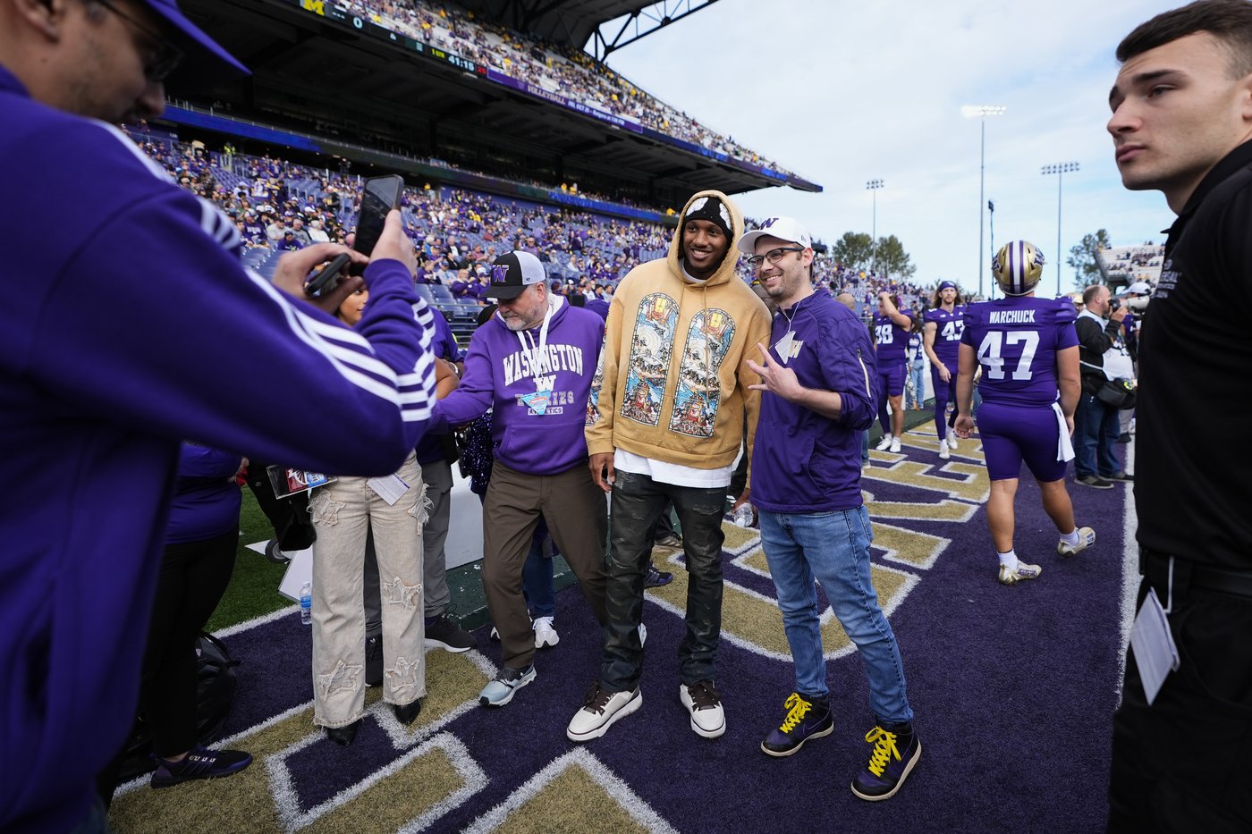 Washington pulls away in 4th quarter to beat No. 10 Michigan 27-17 in title game rematch | iNFOnews.ca