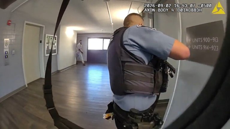 Dramatic video captures the moment 2 officers were wounded in a deadly Minneapolis shooting | iNFOnews.ca
