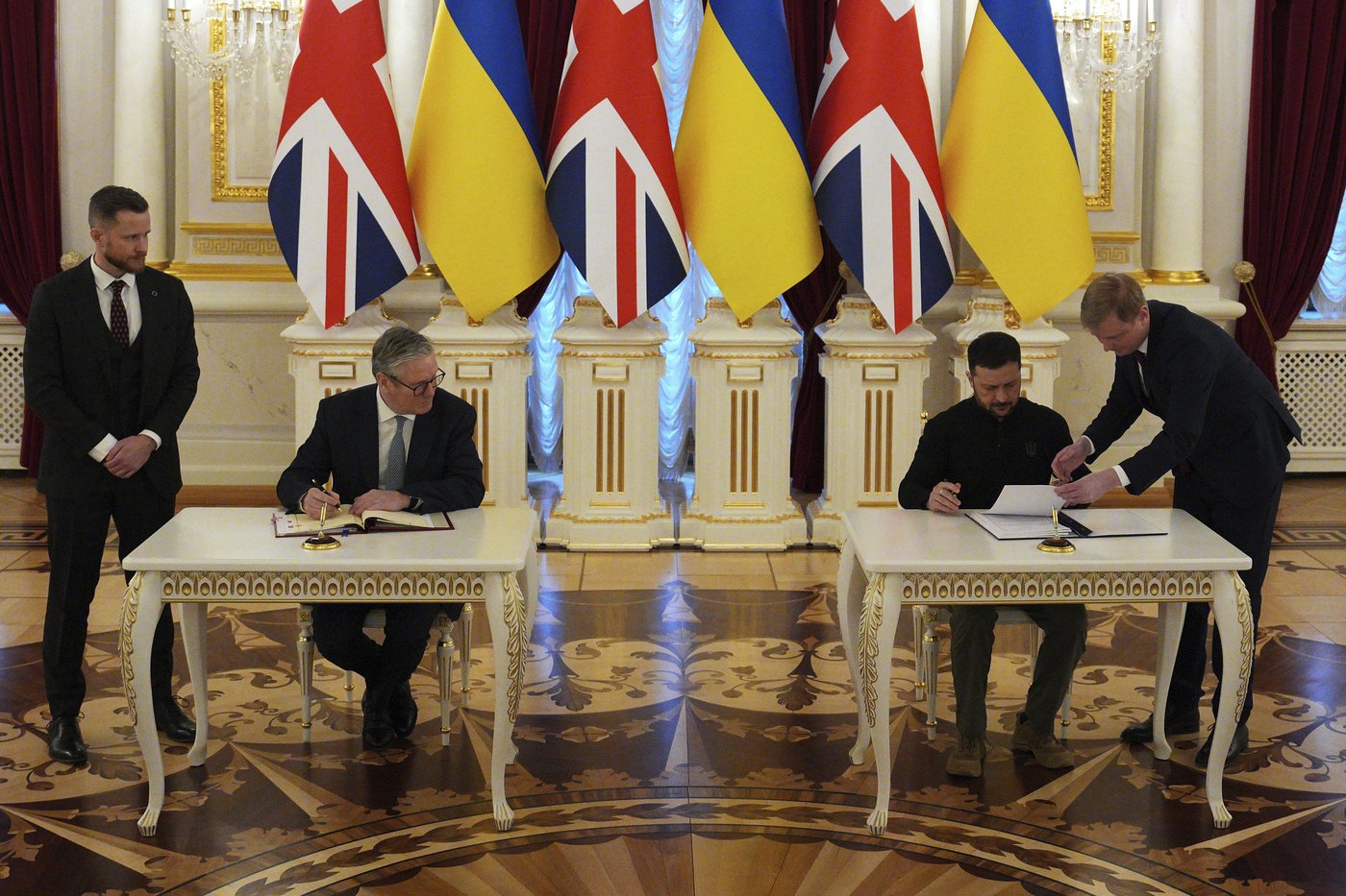 UK's Starmer in Kyiv for security talks with a pledge for a '100-year partnership' with Ukraine | iNFOnews.ca