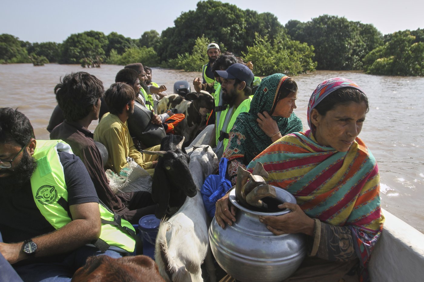 Pakistan’s southern Sindh province evacuates 100,000 people over flooding threat | iNFOnews.ca