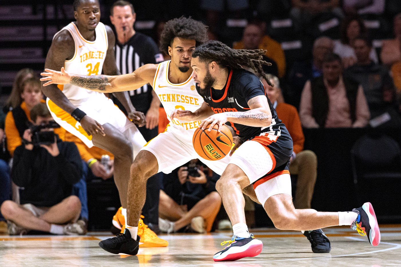 Ament has 18 points and 9 rebounds to lead No. 18 Tennessee past Mercer 76-61 | iNFOnews.ca