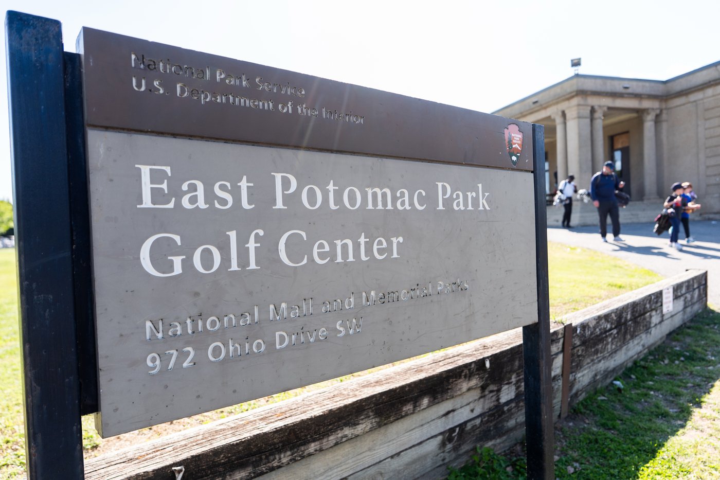 Judge in dispute over Washington golf course tells Trump officials not to cut trees without notice | iNFOnews.ca
