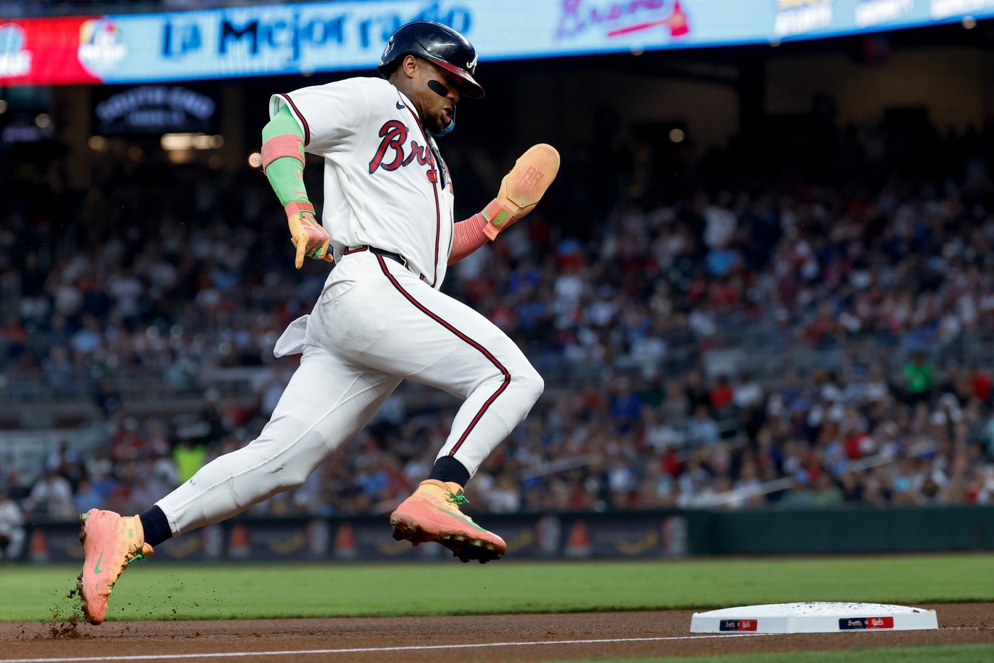 Elly De La Cruz hits 30th homer and Reds rally for 7-6 win over Braves, who lock up NL's No. 3 seed | iNFOnews.ca Elly De La Cruz hits 30th homer and Reds rally for 7-6 win over Braves, who lock up NL's No. 3 seed | iNFOnews.ca