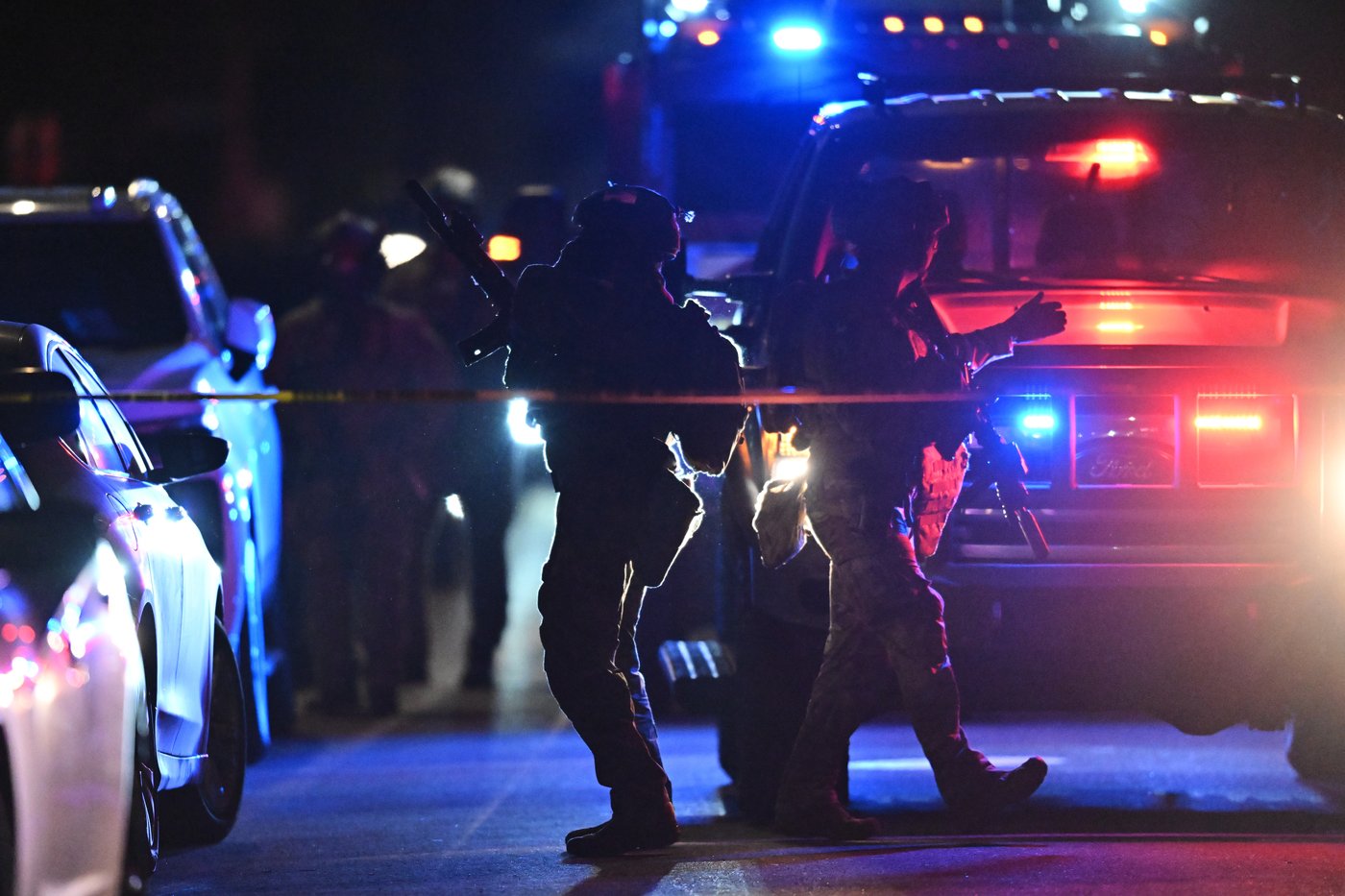 Trump safe after he is evacuated following shooting at Washington journalists' dinner, in photos | iNFOnews.ca