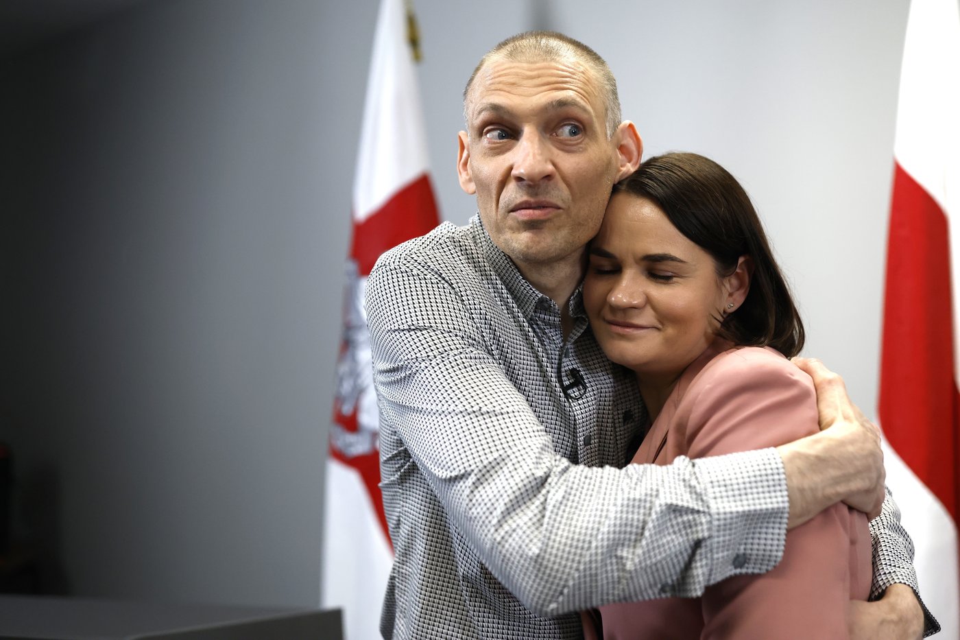 Freed from prison, Belarusian dissident Tsikhanouski tells AP about 5 years in solitary confinement | iNFOnews.ca