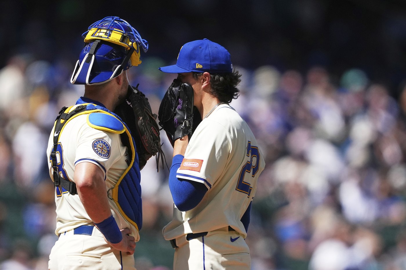 Woo continues to wow Mariners with record streak of pitching 6 innings and few walks | iNFOnews.ca