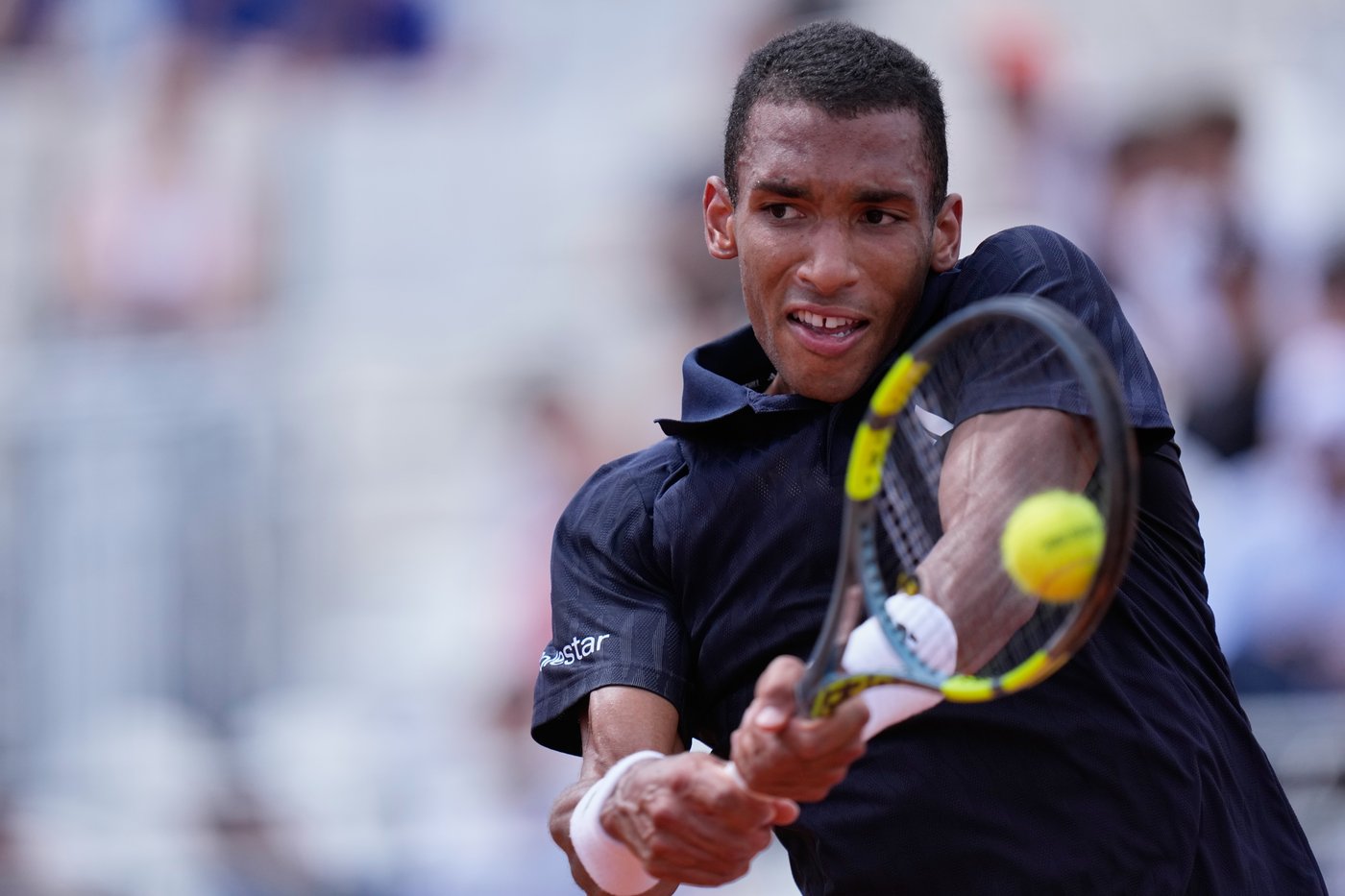 Auger-Aliassime hampered by leg injury, ousted in Italian Open's second round | iNFOnews.ca