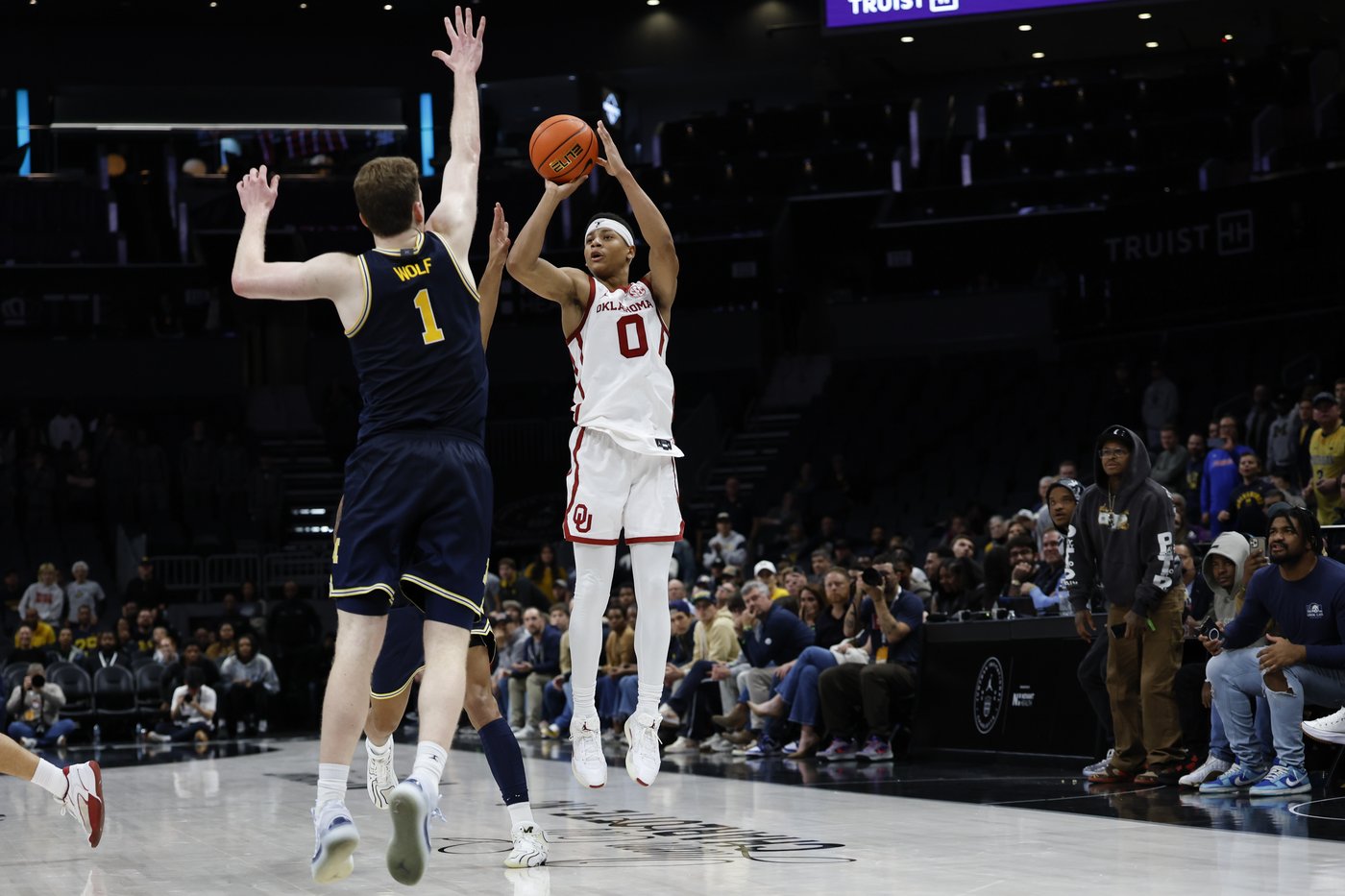 Jeremiah Fears' 4-point play with 11.5 seconds left helps No. 14 Oklahoma edge No. 24 Michigan 87-86 | iNFOnews.ca