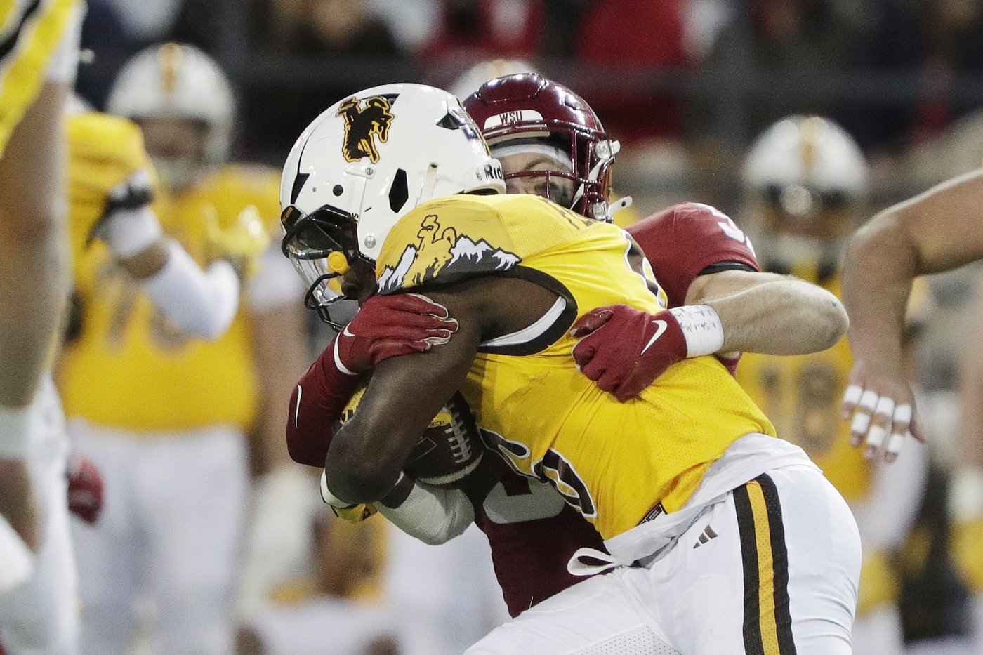 Evan Svoboda throws late TD pass to John Michael Gyllenborg as Wyoming beats Washington State 15-14 | iNFOnews.ca