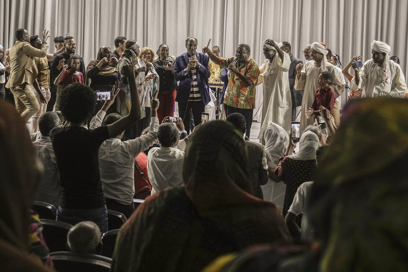 In music and dance, Sudanese performers transport refugee audiences back home | iNFOnews.ca