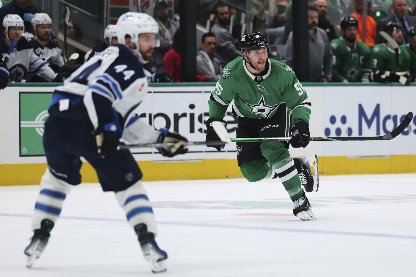 Granlund shines for surging Stars with hat trick in 3-1 win over Jets | iNFOnews.ca