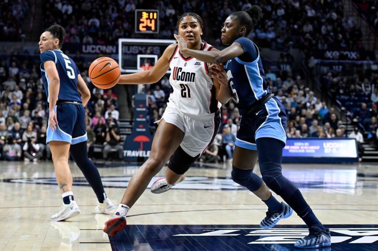 Sarah Strong leads top-ranked UConn to 34th straight win, 99-50 over Villanova | iNFOnews.ca