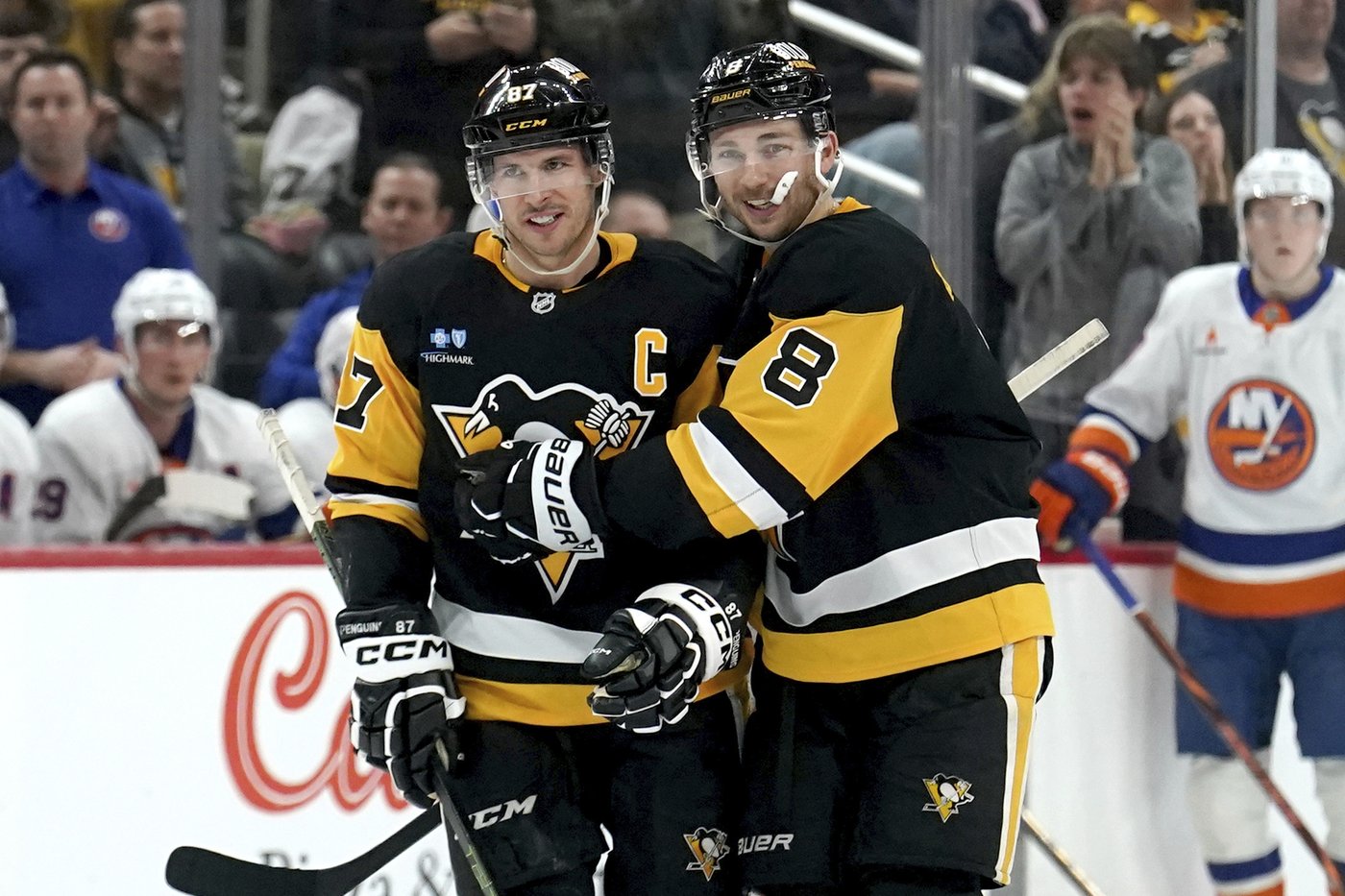 Crosby breaks Lemieux's Penguins career assists record in 3-2 victory over the Islanders | iNFOnews.ca
