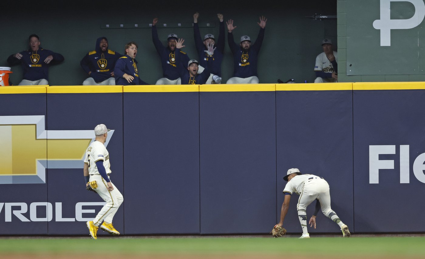 Slumping at the plate, Jackson Chourio makes a game-saving catch for the Brewers | iNFOnews.ca