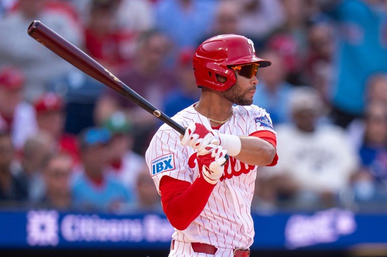 Justin Crawford gets 2 hits in anticipated debut for Phillies. His All-Star father hopes for 3,000 | iNFOnews.ca