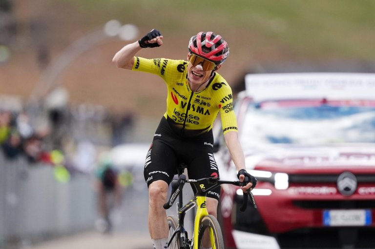 Vingegaard conquers Blockhaus mountain for first Giro d'Italia stage win | iNFOnews.ca