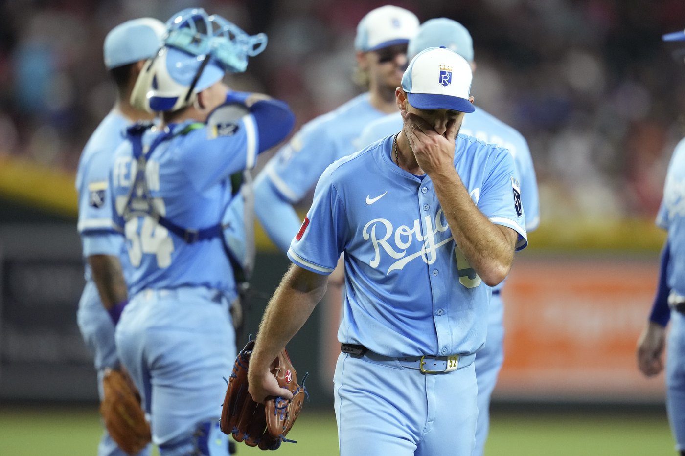 Nelson retires first 16 Royals, Carroll returns in Diamondbacks' 7-1 victory | iNFOnews.ca