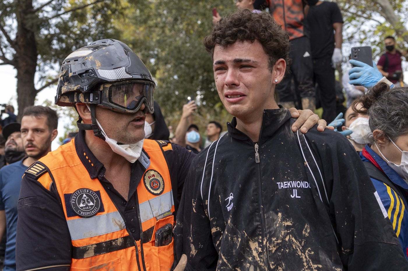 Spain flood survivors hurl mud at the royals and top government officials | iNFOnews.ca