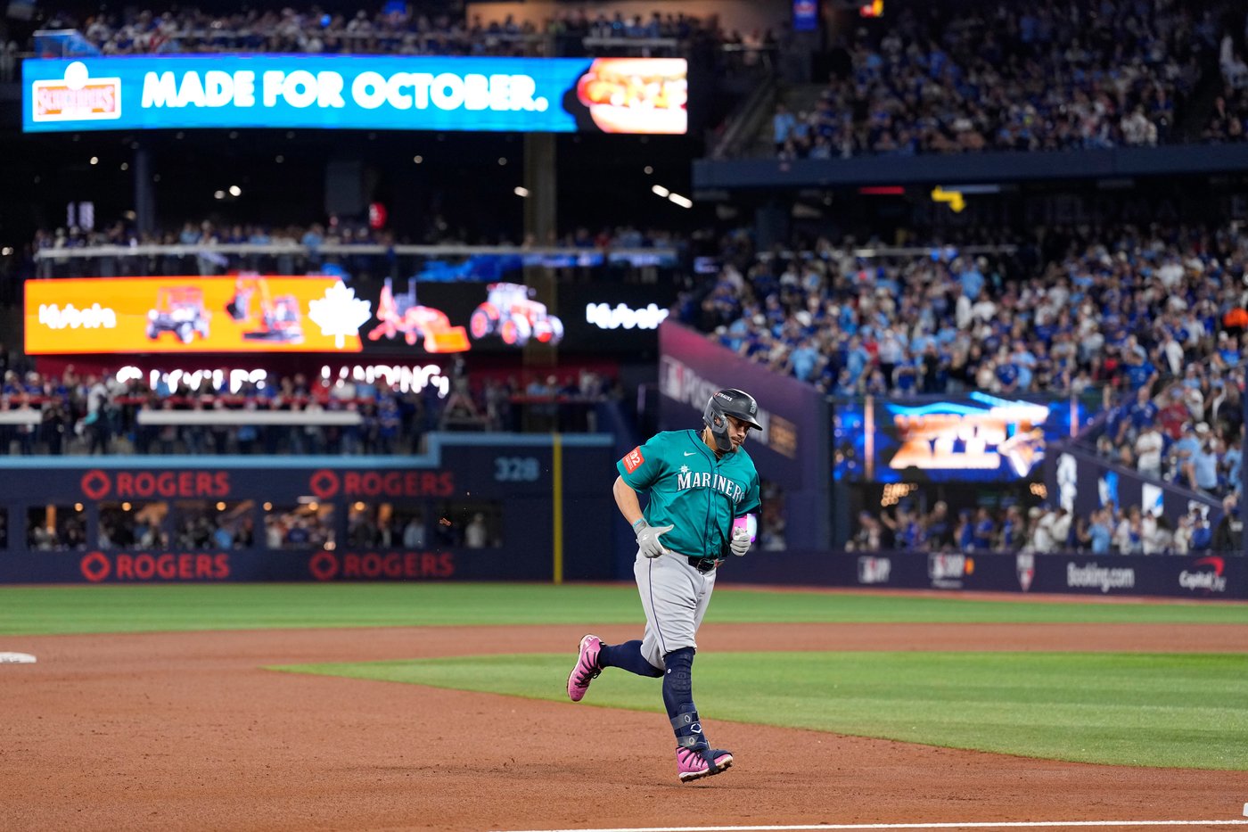 Josh Naylor credits Seattle Mariners clubhouse dog Tucker for making him feel at home | iNFOnews.ca Josh Naylor credits Seattle Mariners clubhouse dog Tucker for making him feel at home | iNFOnews.ca