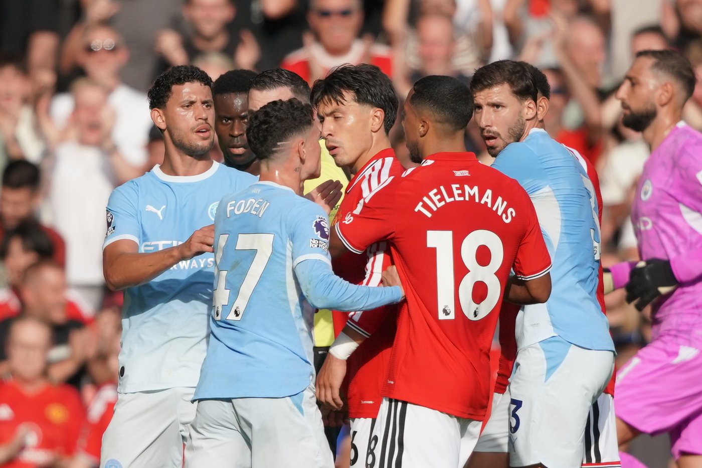 Phil Foden sent off early in Man United and Man City clash | iNFOnews.ca