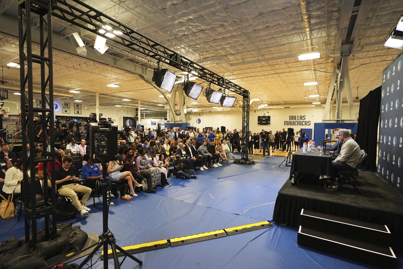 Cooper Flagg looks comfortable in new home as No. 1 pick gets introduced in Dallas | iNFOnews.ca