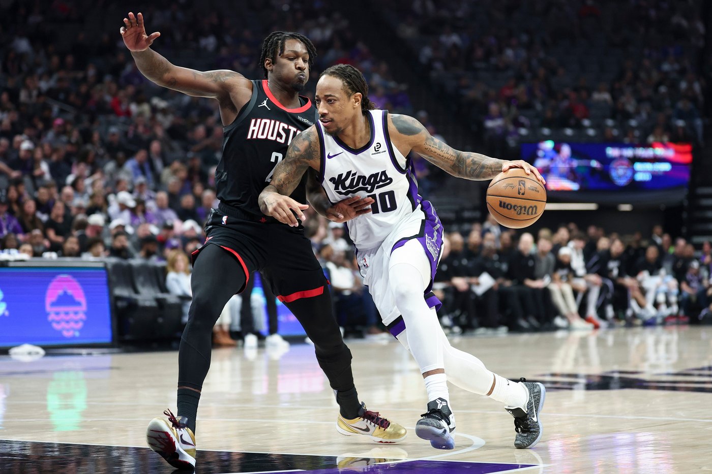 DeMar DeRozan reaches 26,000 career points in Kings' victory over Rockets | iNFOnews.ca